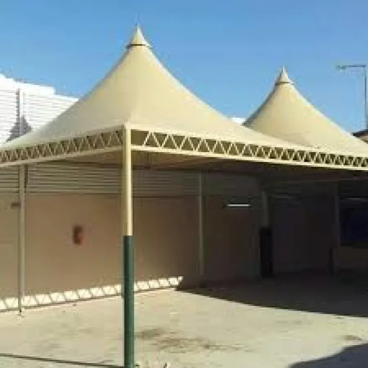 تركيب مظلات هرمية في حي الفلاح بالرياض 