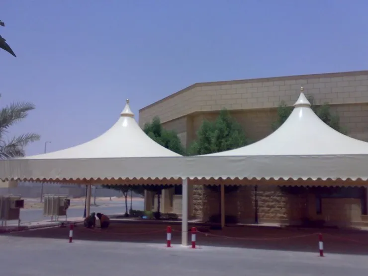 تركيب مظلات هرمية في حي الفلاح بالرياض 