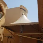 تركيب مظلات هرمية في حي الفلاح بالرياض 