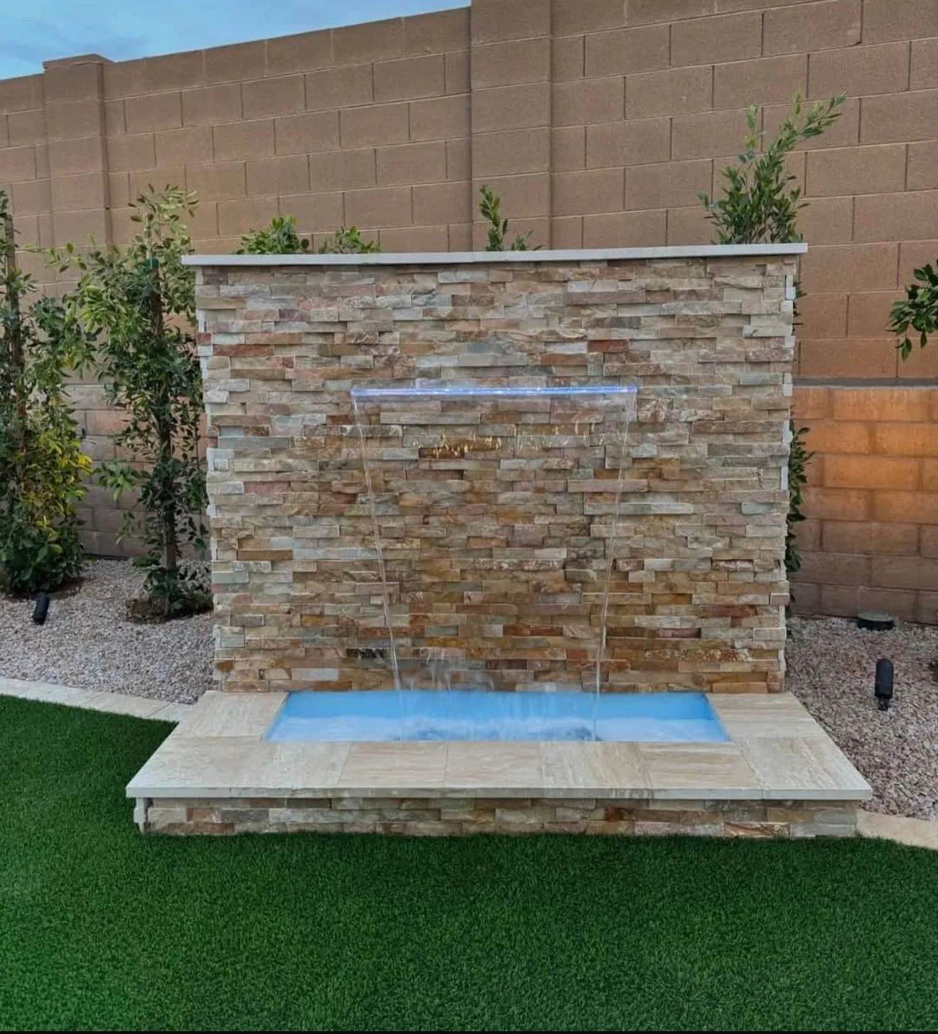 تصميم وتنسيق الحدائق وشلالات مائية في الرياض 