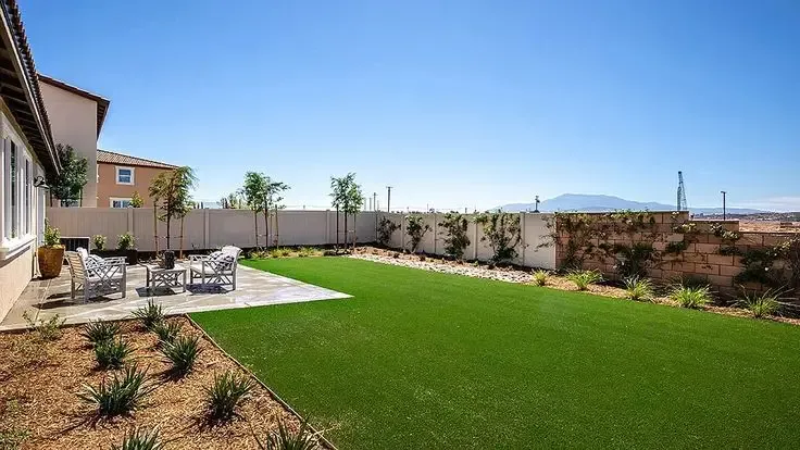 اجمل تركيب عشب صناعي لتنسيق حدائق الرياض 