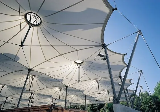 تركيب مظلات شد إنشائي – تصميمات عصرية ومتينة حسب الطلب