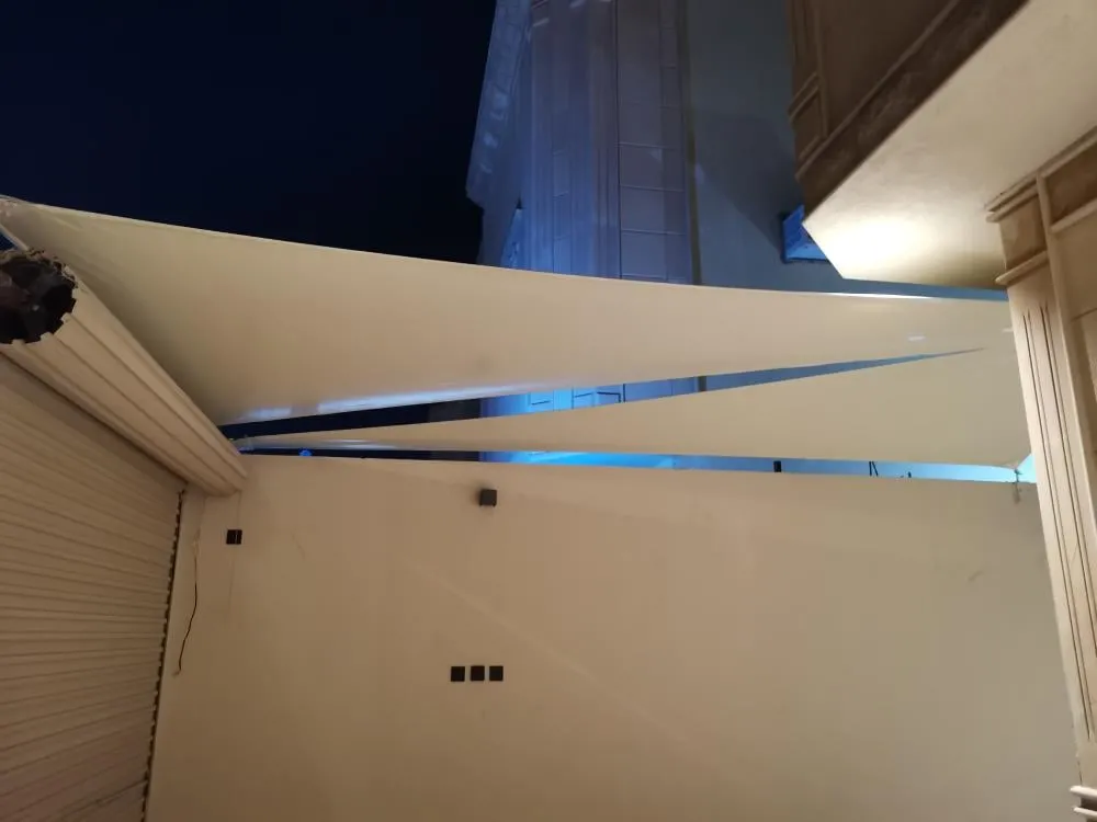 تركيب مظلات شد إنشائي – تصميمات عصرية ومتينة حسب الطلب