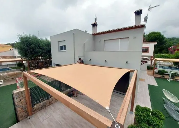 تركيب مظلات شد إنشائي – تصميمات عصرية ومتينة حسب الطلب