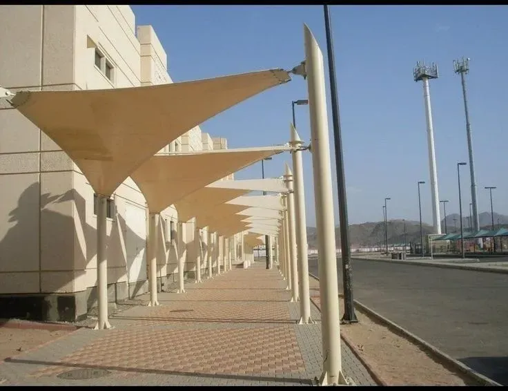 تركيب مظلات شد إنشائي – تصميمات عصرية ومتينة حسب الطلب