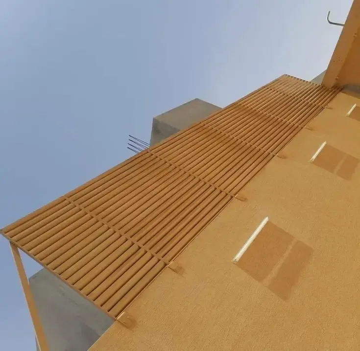 سواتر بديل الخشب بالرياض: جمال الخشب ومتانة المستقبل