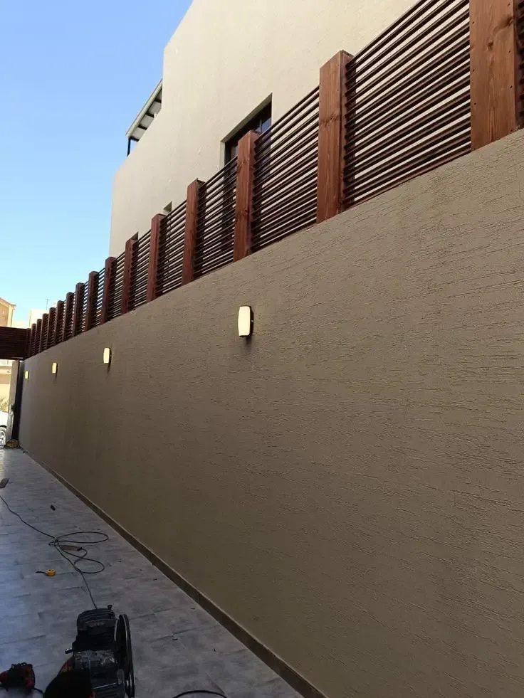 سواتر بديل الخشب بالرياض: جمال الخشب ومتانة المستقبل