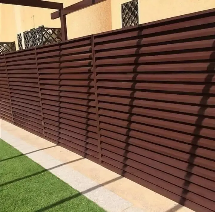 سواتر بديل الخشب بالرياض: جمال الخشب ومتانة المستقبل