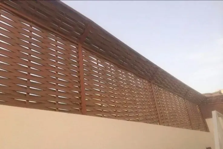 سواتر بديل الخشب بالرياض: جمال الخشب ومتانة المستقبل