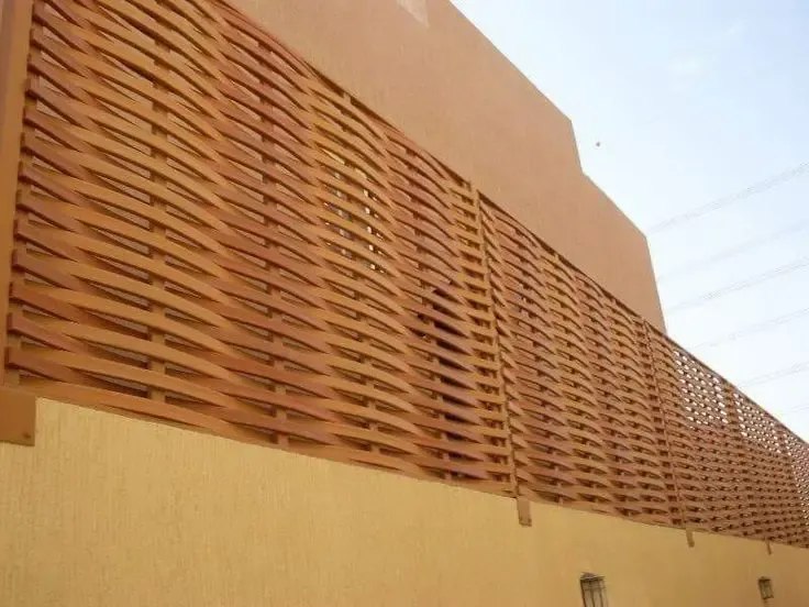 سواتر بديل الخشب بالرياض: جمال الخشب ومتانة المستقبل