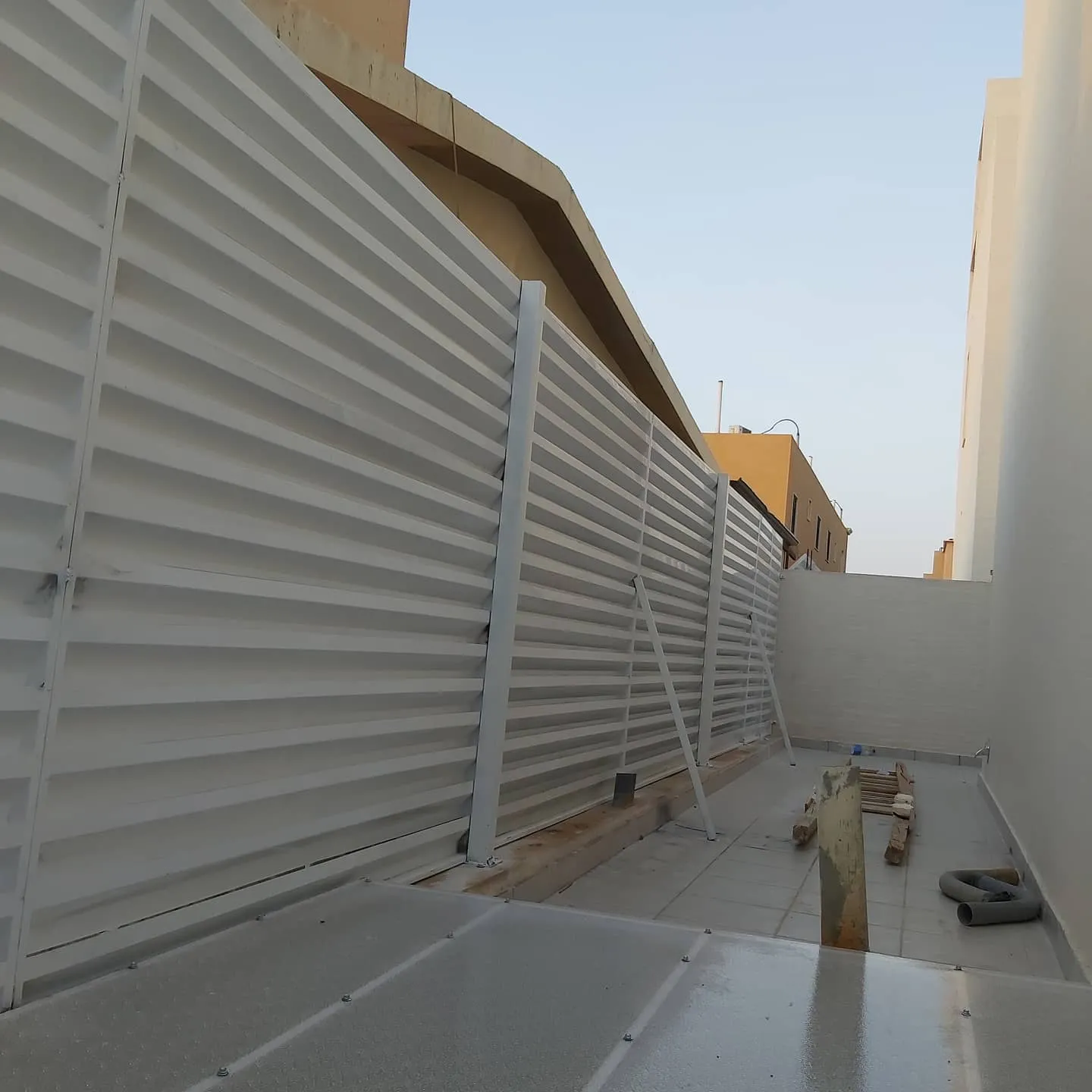 تركيب سواتر لأحواش الفلل والمنازل والاستراحات حي الخليج