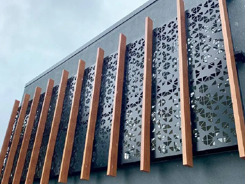 تركيب سواتر لأحواش الفلل والمنازل والاستراحات حي الخليج