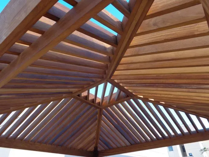 برجولات ديكور للمداخل في الرياض – تضيف ظلال أنيقة وبصمة فنية