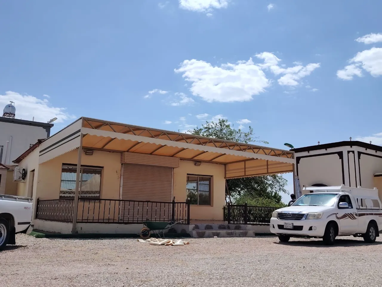 تركيب مظلات حي الملقا: الحل الأمثل لحماية المساحات المفتوحة