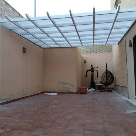 تركيب مظلات حي الملقا: الحل الأمثل لحماية المساحات المفتوحة