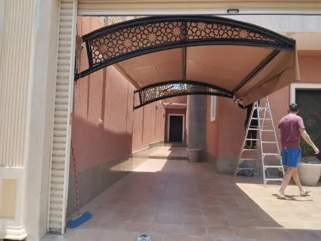 تركيب مظلات حي الملقا: الحل الأمثل لحماية المساحات المفتوحة