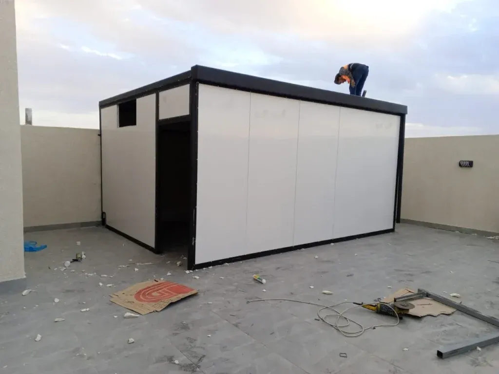 غرف إضافية خارجية وملاحق للاستراحة (أو للضيافة)في حي الحزم 