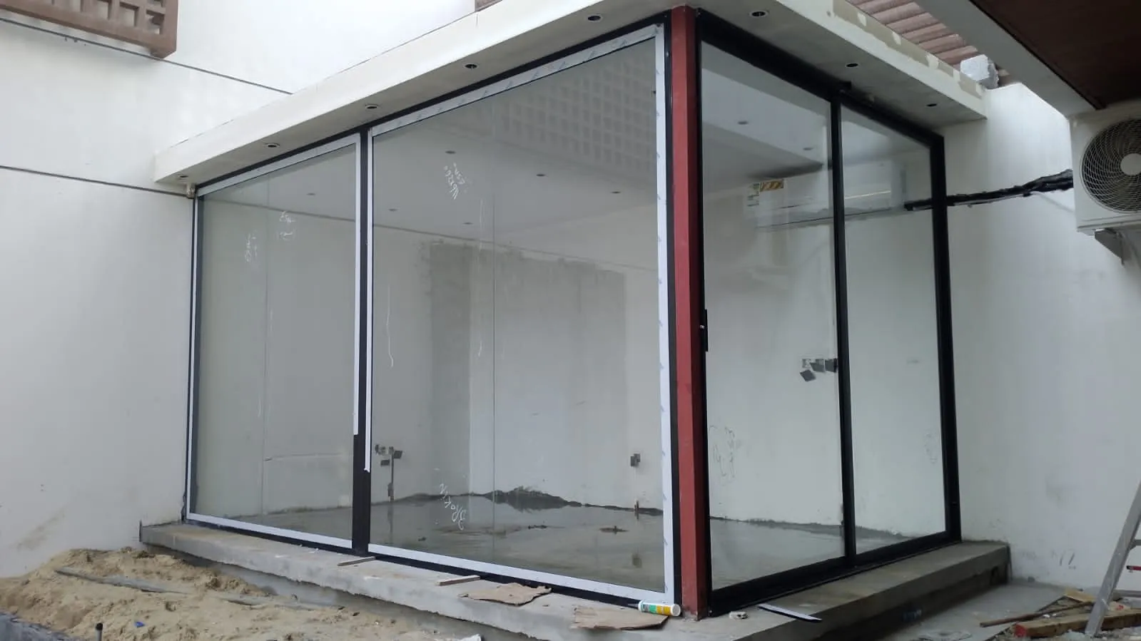 ارخص مقاول بناء مجلس خارجي في حي العارض لااحوش انيق زجاجي 