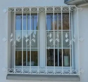 حداد منتقل في تركيب أبواب وشبابيك ونوافذحي العلياجودة عالية