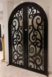 حداد منتقل في تركيب أبواب وشبابيك ونوافذحي العلياجودة عالية