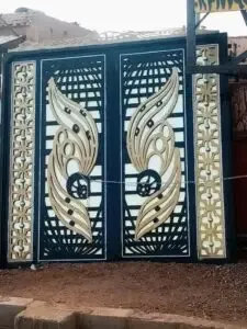 حداد منتقل في تركيب أبواب وشبابيك ونوافذحي العلياجودة عالية