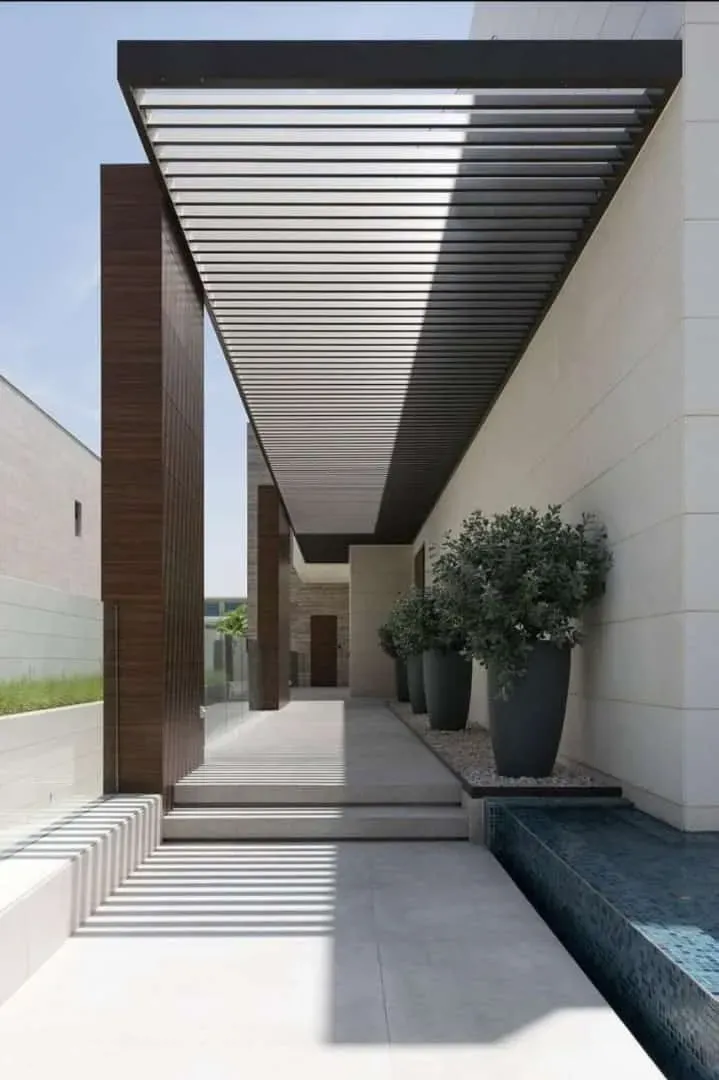 حداد مظلات مداخل فلل في شمال الرياض: تصاميم مودرن