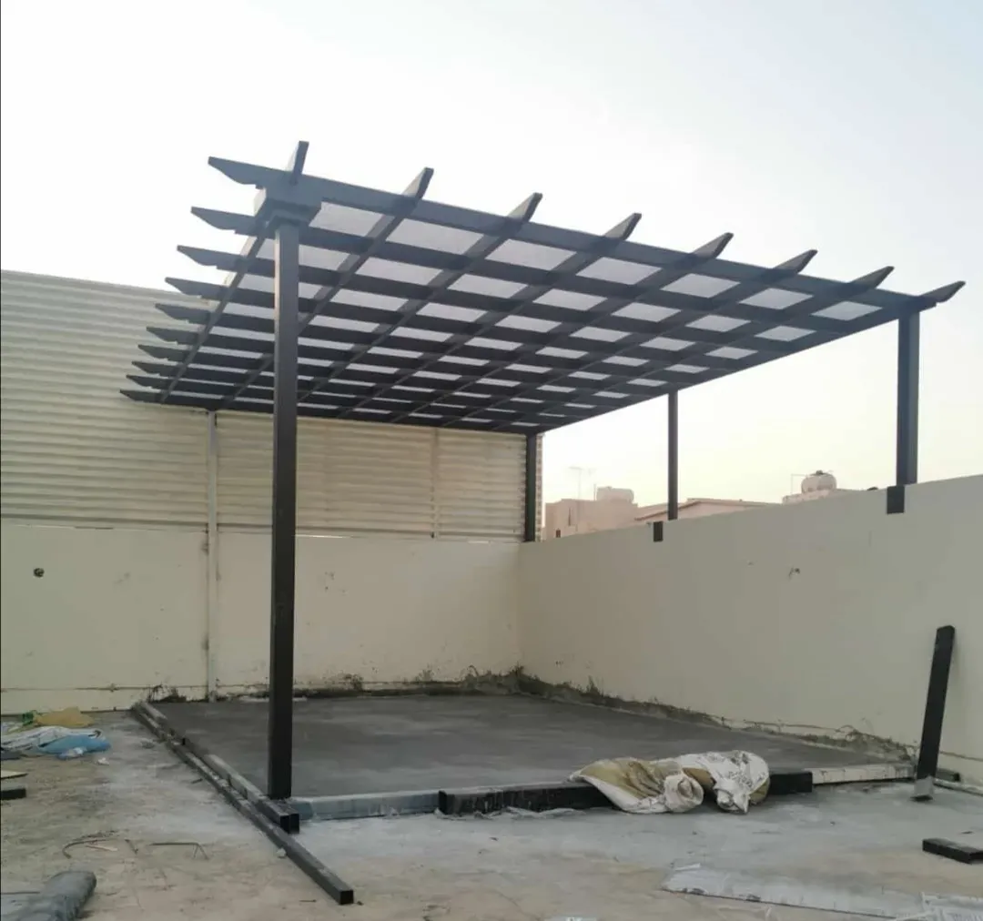 حداد مظلات مداخل فلل في شمال الرياض: تصاميم مودرن