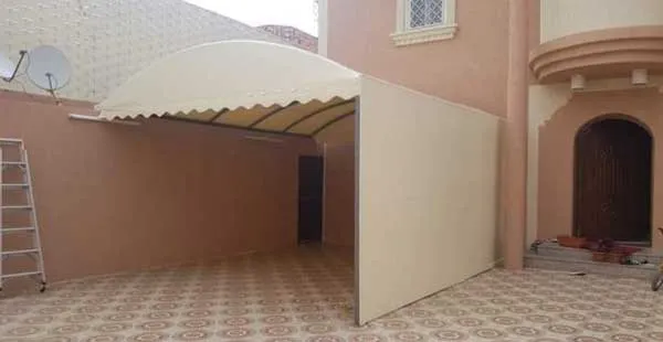 حداد مظلات مداخل فلل في شمال الرياض: تصاميم مودرن