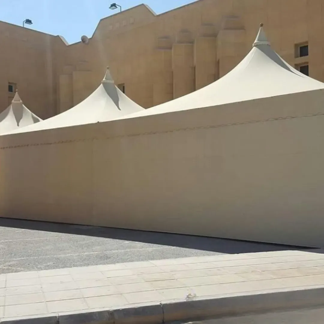 تركيب مظلات جلد هرمية في شمال الرياض: الجودة والمتانة 