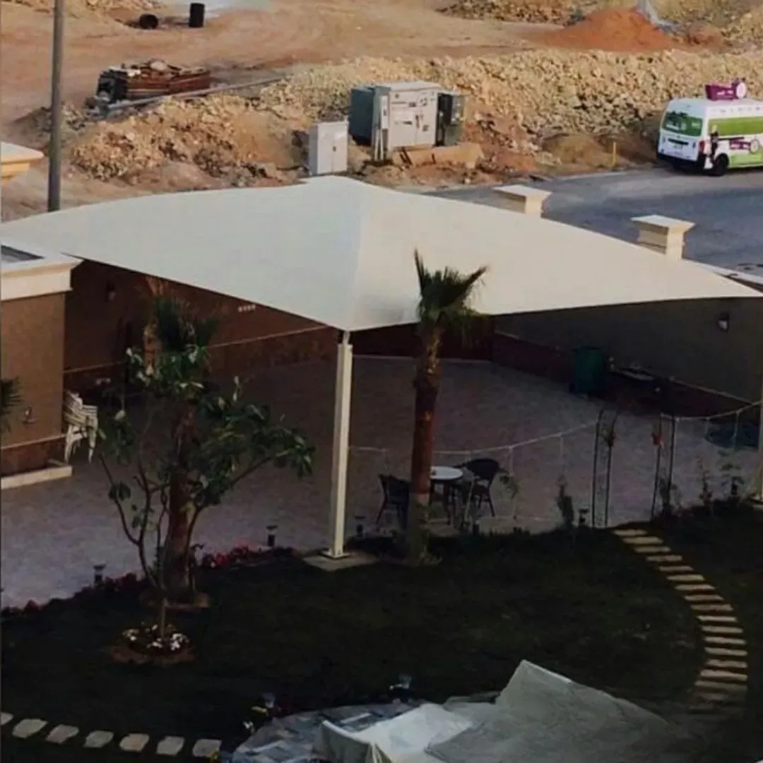 تركيب مظلات جلد هرمية في شمال الرياض: الجودة والمتانة 