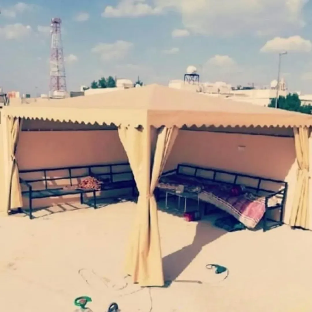 تركيب مظلات جلد هرمية في شمال الرياض: الجودة والمتانة 