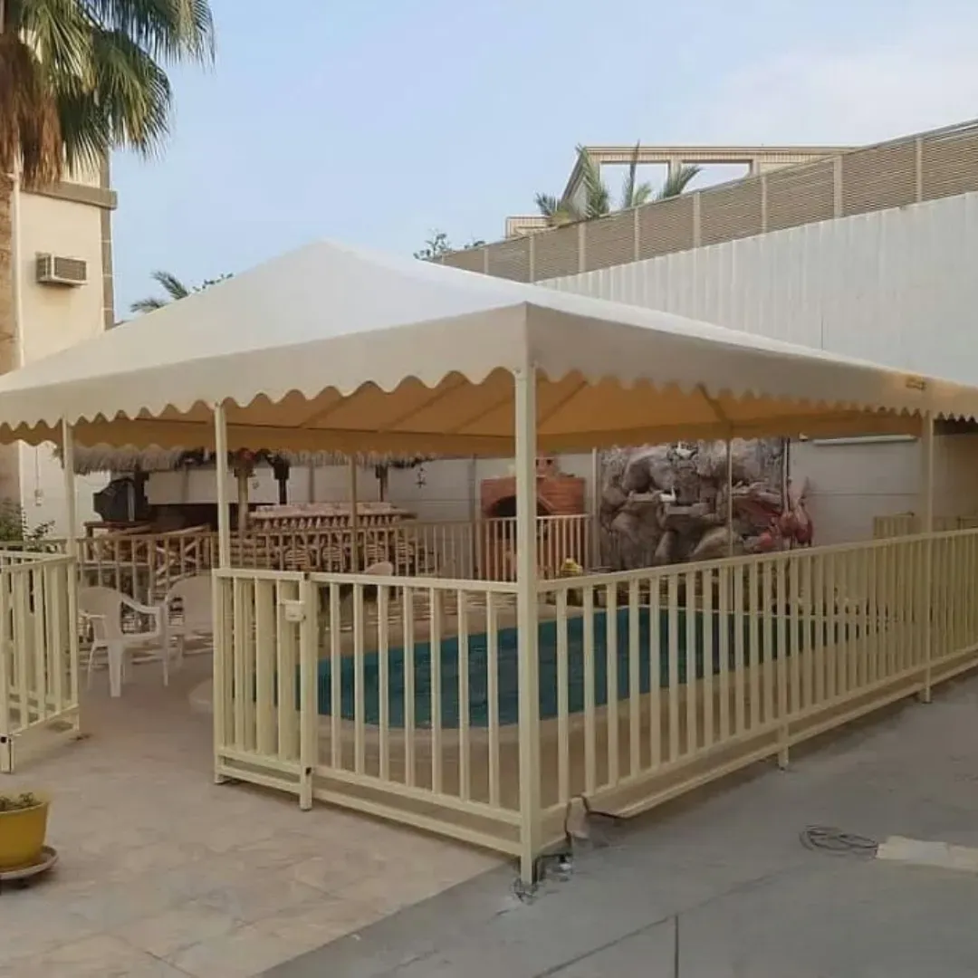 تركيب مظلات جلد هرمية في شمال الرياض: الجودة والمتانة 