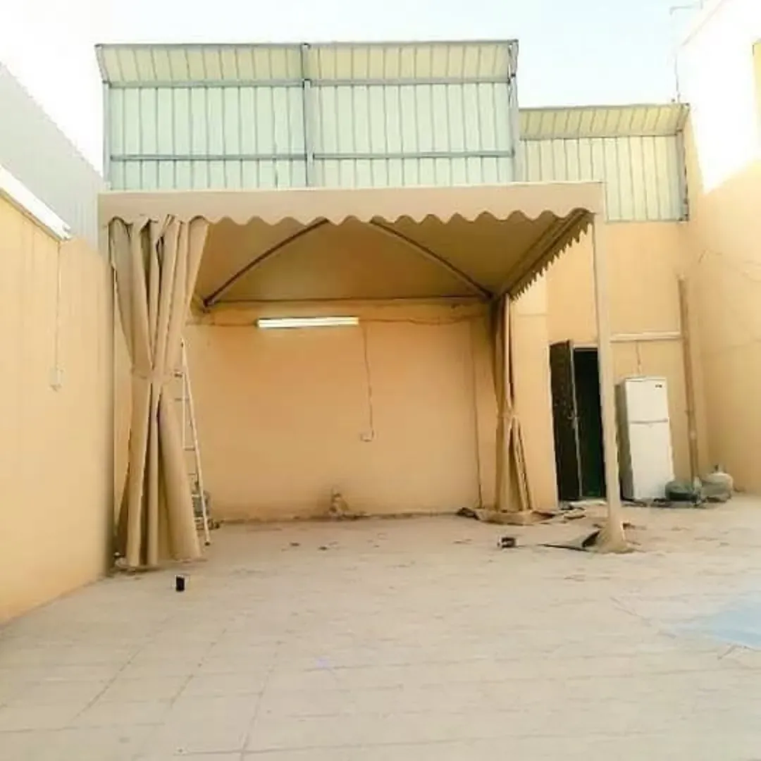 تركيب مظلات جلد هرمية في شمال الرياض: الجودة والمتانة 